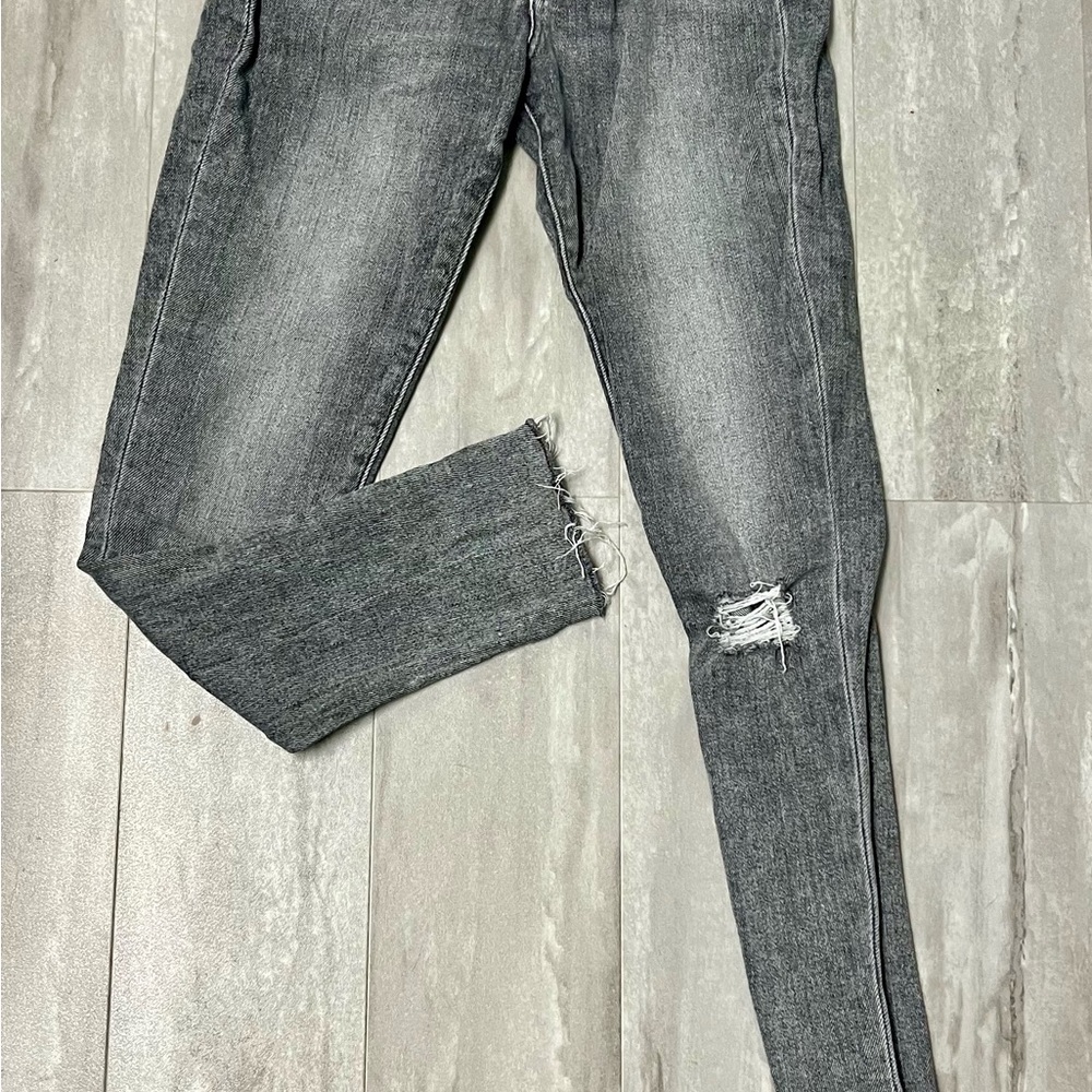 Express women’s GrayWash Distributed  High Rise Skinny Jeans. Size 4